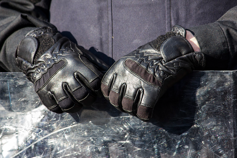 提升公安单警作战效率的关键：防护防暴装备